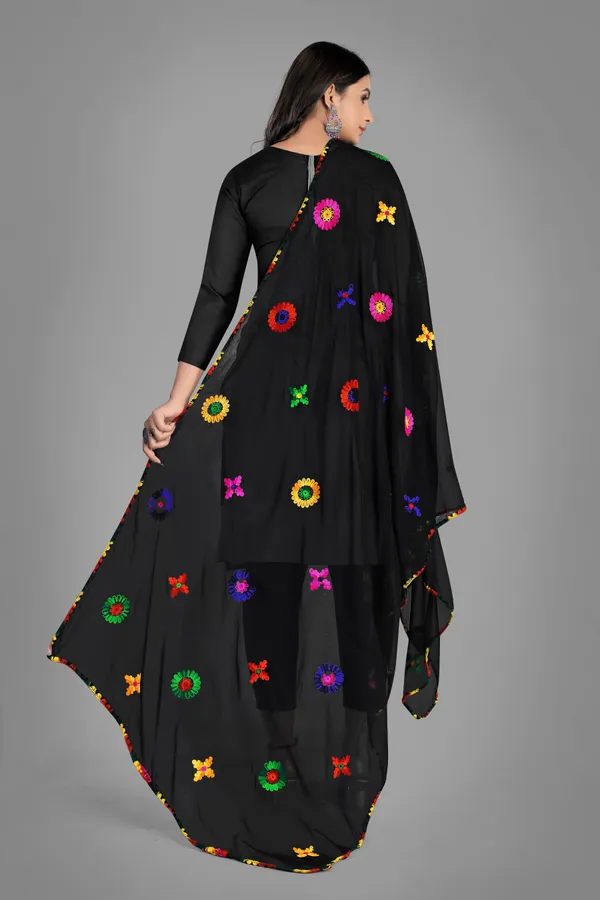 Nazmin_Multicolour_Floral_Embroidered_Dupatta_With_Lace_Black