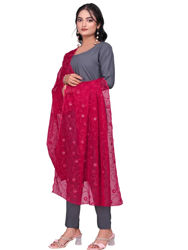 Organza_Floral_Jaal_Embroidered_Dupatta_With_Sequins_Pink