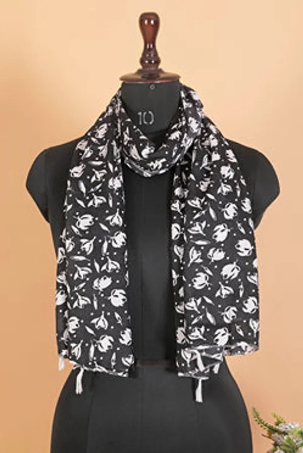 Crepe_Crush_Digital_Print_Stole_With_Tassels_Black1