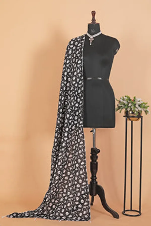 Crepe_Crush_Digital_Print_Stole_With_Tassels_Black1
