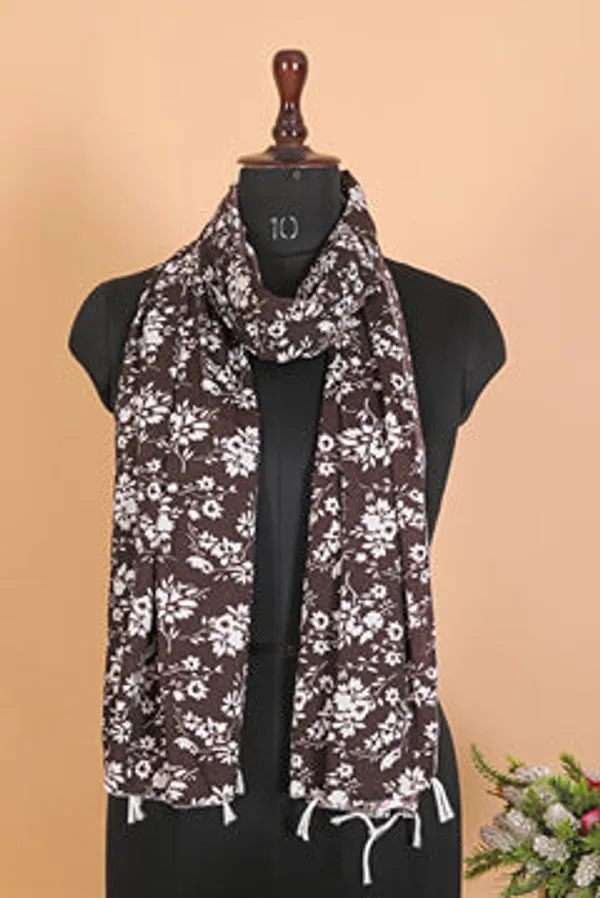 Crepe_Crush_Digital_Print_Stole_With_Tassels_Brown2