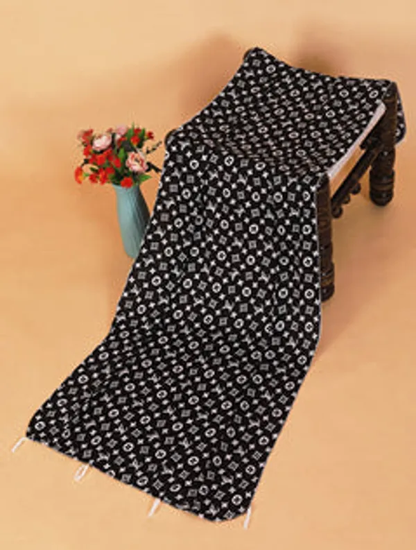 Crepe_Crush_Digital_Print_Stole_With_Tassels_Black2