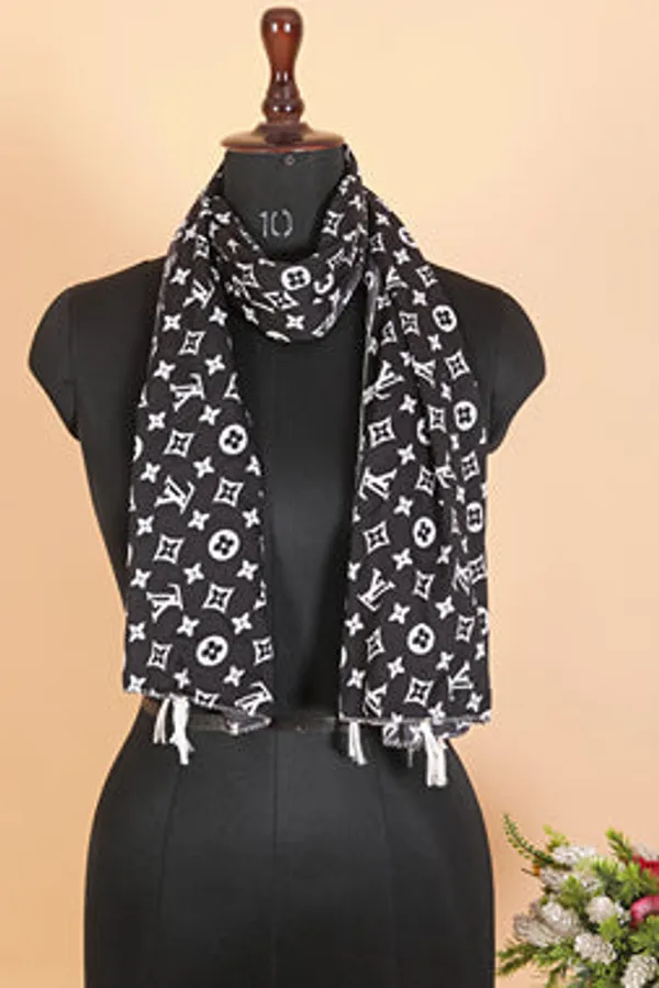 Crepe_Crush_Digital_Print_Stole_With_Tassels_Black2