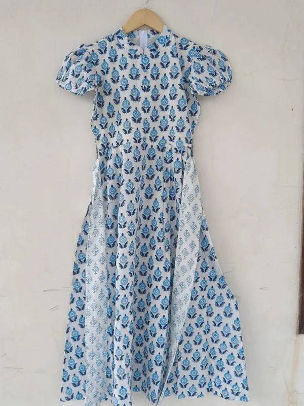 Bohemian_Floral_Cotton_Maxi_Dress:_Fit_and_Flare,_Short_Sleeve,_Lightweight_Summer_Outfit