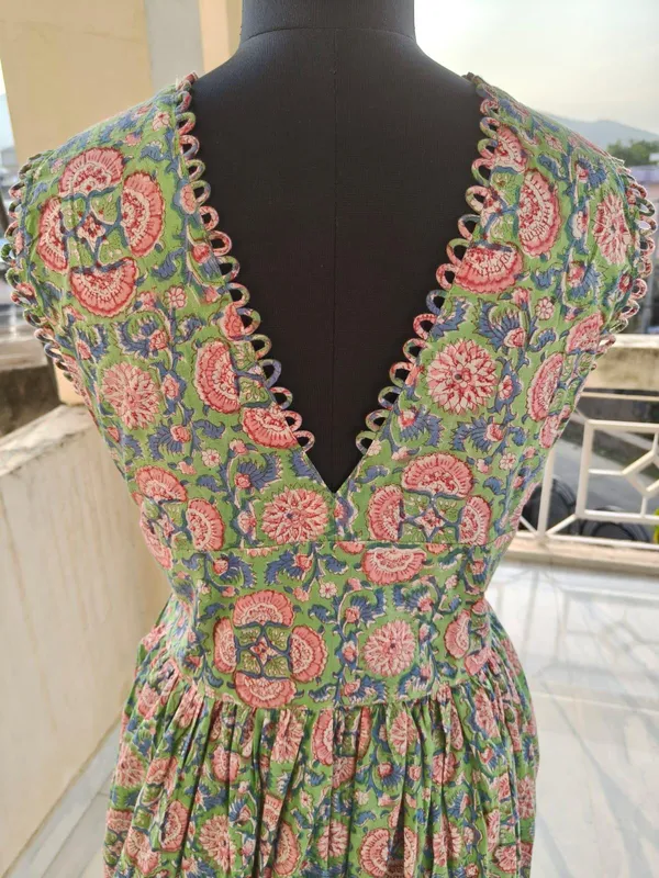 Bohemian_Floral_Cotton_Maxi_Dress:_Fancy_V-Neck,_Fit_&_Flare,_Summer_Casual_Wear