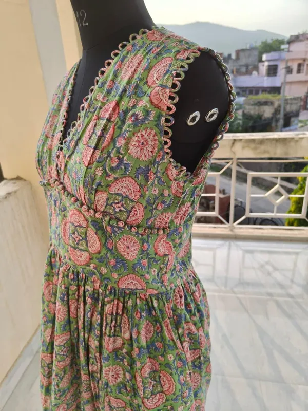 Bohemian_Floral_Cotton_Maxi_Dress:_Fancy_V-Neck,_Fit_&_Flare,_Summer_Casual_Wear