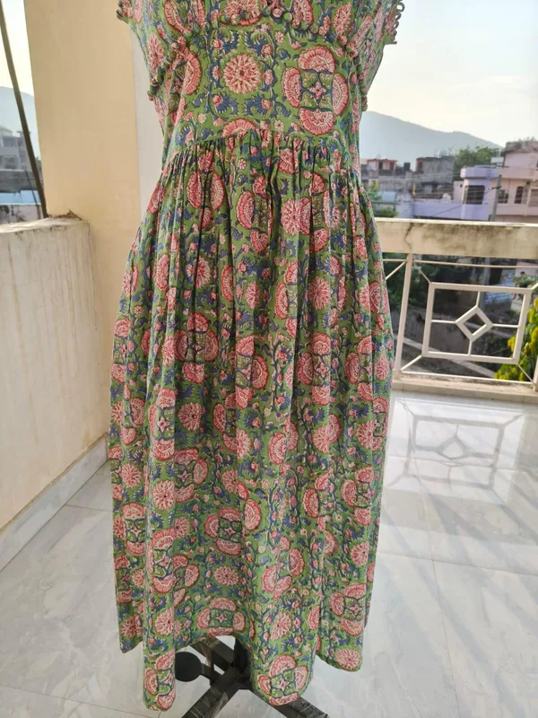 Bohemian_Floral_Cotton_Maxi_Dress:_Fancy_V-Neck,_Fit_&_Flare,_Summer_Casual_Wear