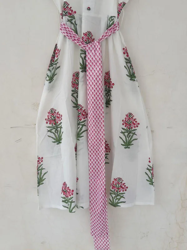 Bohemian_Floral_Cotton_Maxi_Dress_Tie_Waist_Fit_And_Flare_Short_Sleeve