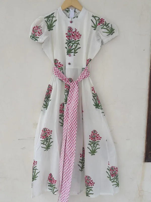 Bohemian_Floral_Cotton_Maxi_Dress_Tie_Waist_Fit_And_Flare_Short_Sleeve