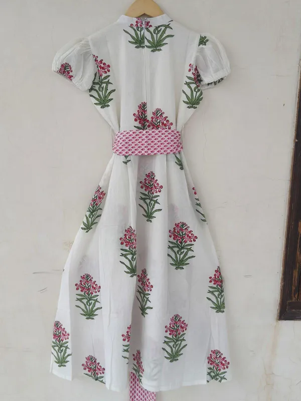 Bohemian_Floral_Cotton_Maxi_Dress_Tie_Waist_Fit_And_Flare_Short_Sleeve