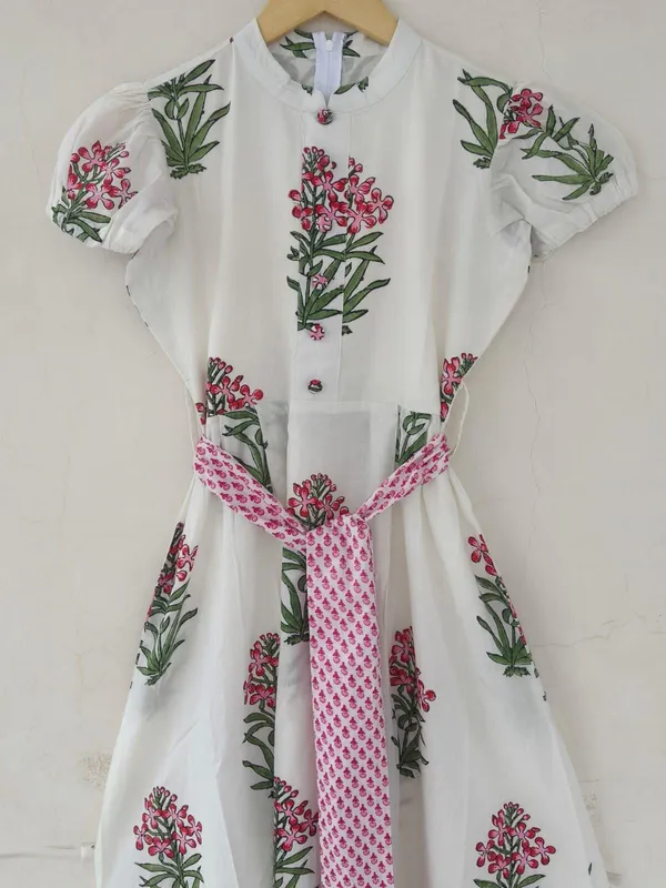 Bohemian_Floral_Cotton_Maxi_Dress_Tie_Waist_Fit_And_Flare_Short_Sleeve