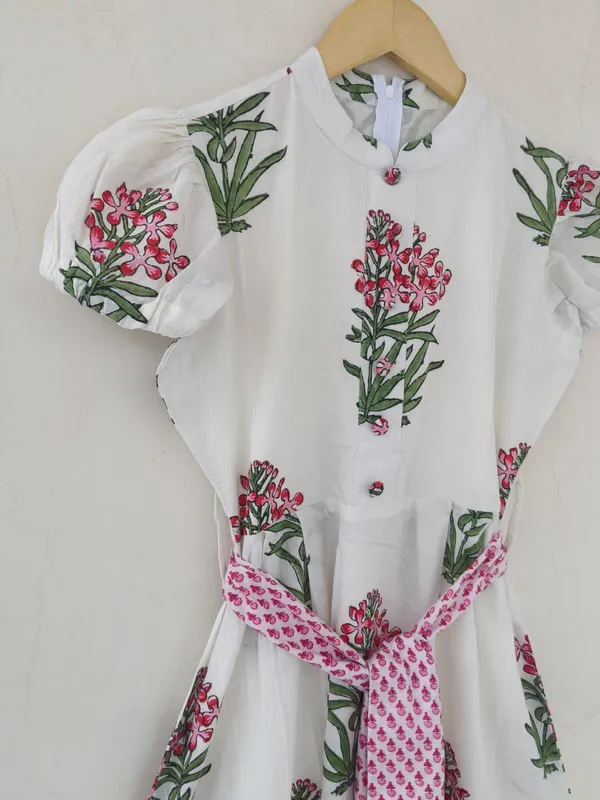Bohemian_Floral_Cotton_Maxi_Dress_Tie_Waist_Fit_And_Flare_Short_Sleeve