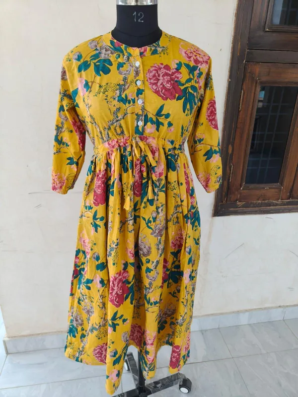 Stylish_Floral_Printed_Maxi_Dress_With_3/4_Sleeve_Fit_And_Flare_Bohemian