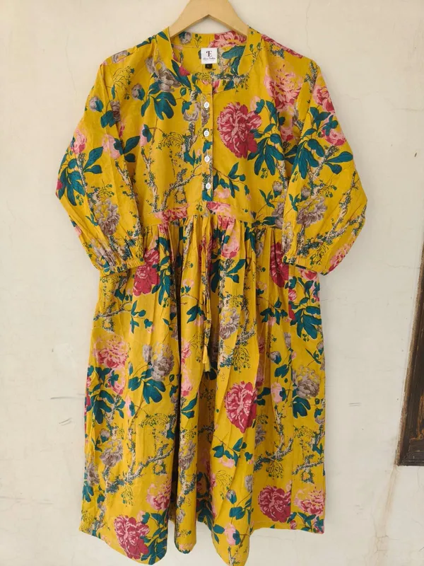 Stylish_Floral_Printed_Maxi_Dress_With_3/4_Sleeve_Fit_And_Flare_Bohemian