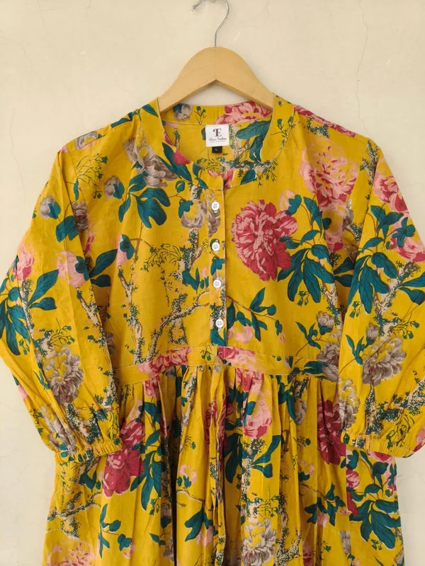 Stylish_Floral_Printed_Maxi_Dress_With_3/4_Sleeve_Fit_And_Flare_Bohemian