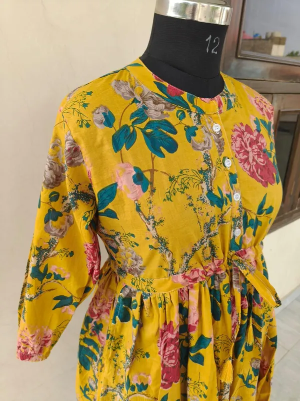 Stylish_Floral_Printed_Maxi_Dress_With_3/4_Sleeve_Fit_And_Flare_Bohemian