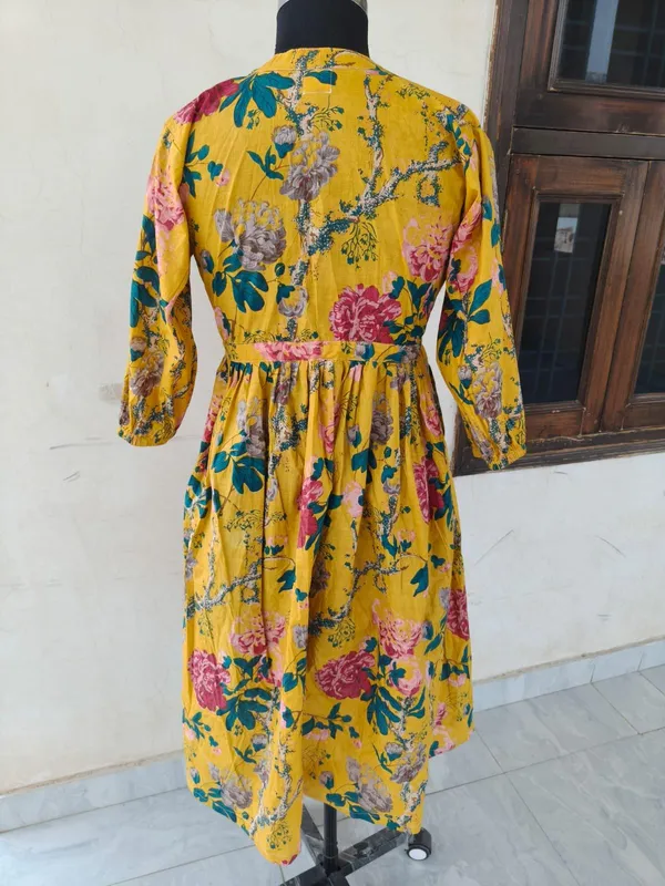 Stylish_Floral_Printed_Maxi_Dress_With_3/4_Sleeve_Fit_And_Flare_Bohemian