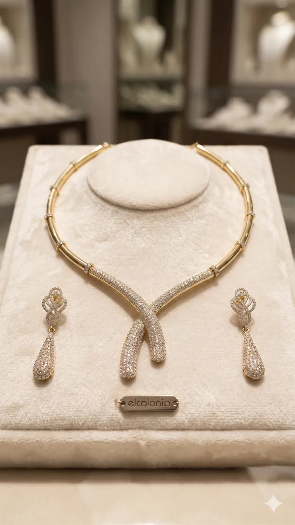 Gold_tone_neclace_for_best_cocktail__party