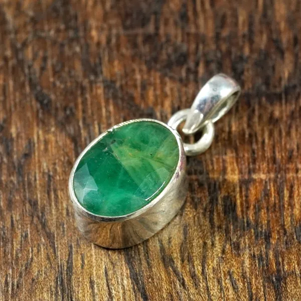 Silver_Tone_emerald_Oval_Pendant_for_All