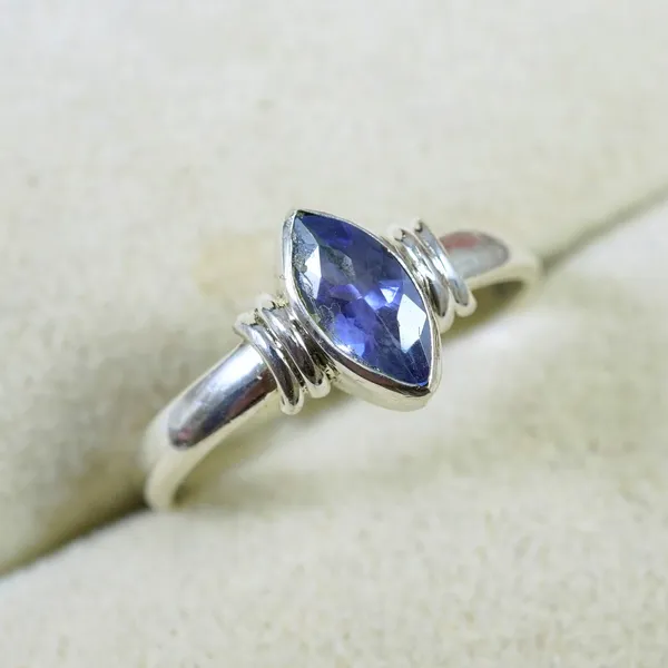 Silver_Tone_Blue_tanzanite_Stone_Ring_for_Women