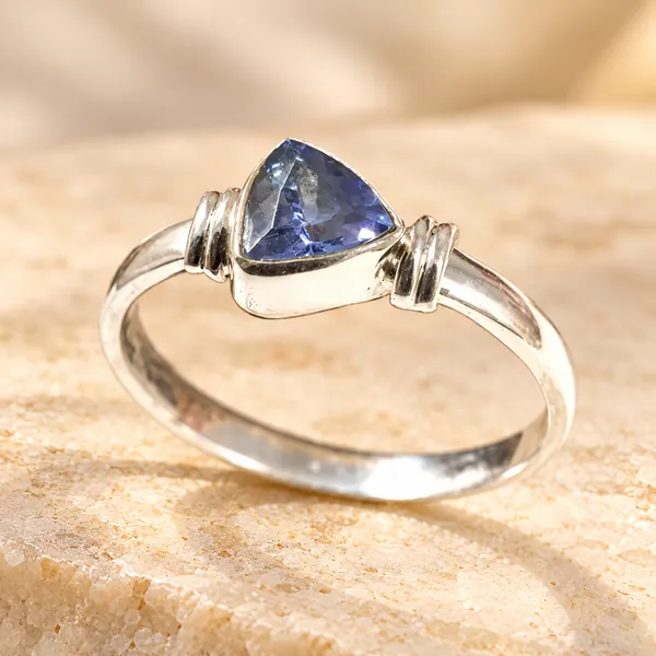 Blue_Silver_925_Faceted_Triangle_Tanzanite_Gemstone_Ring_For_Men_And_Women