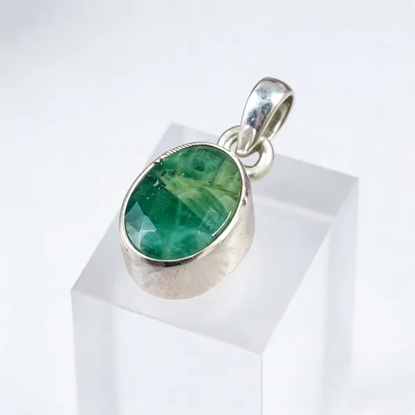 Green_Emerald_Silver_925_Oval_Gemstone_Pendant_For_Men_And_Women