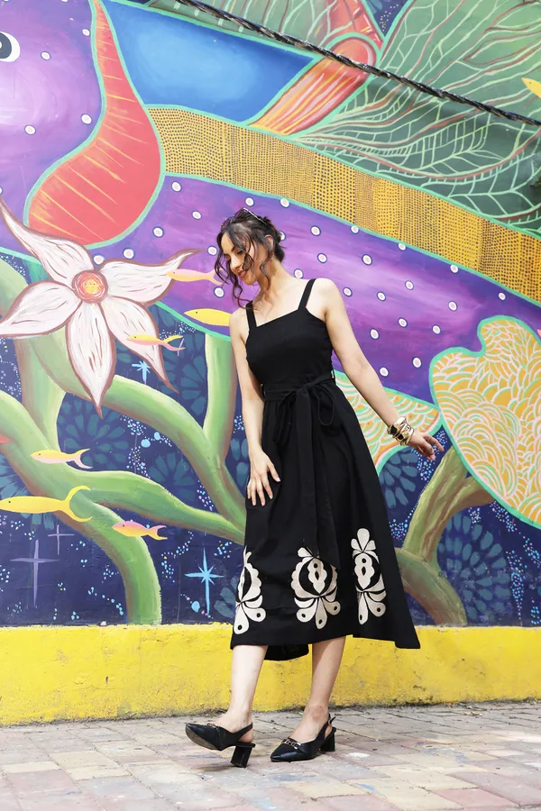 Black_Cotton_Linen_Sleeveless_Flared_Long_Dress_For_Women