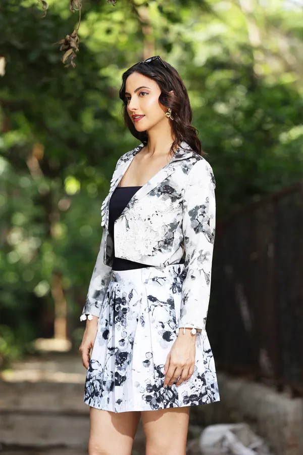 White_Floral_Print_Blazer_And_Skirt_Set_For_Women