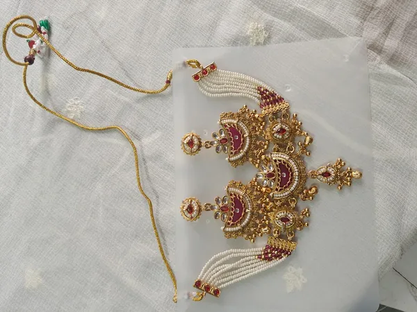 Gold_Tone_Pearl_Embellished_Bajubandh_Set_for_Women