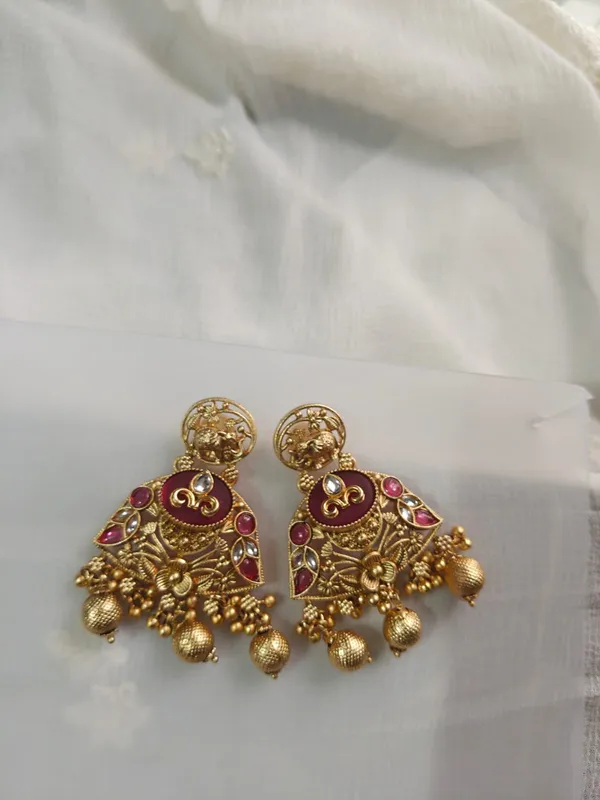 Gold_Tone_White_Beaded_Necklace_Set_With_Earrings_for_Women