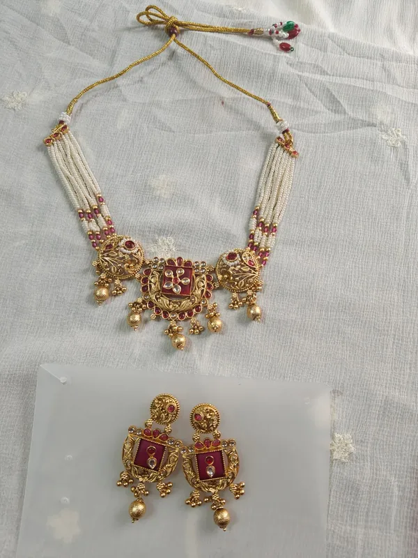 Gold_Tone_Kundan_Style_Necklace_Set_for_Women