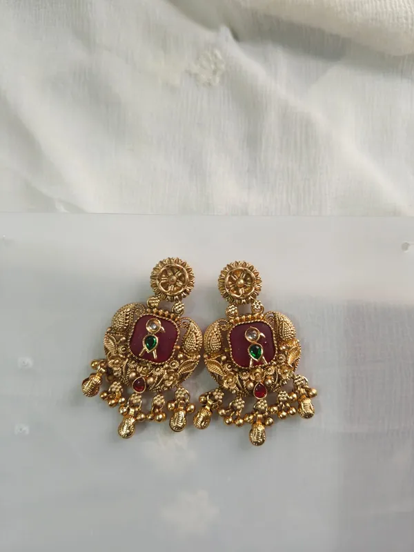 Gold-Tone_Pearl_Traditional_Necklace_Set_for_Women