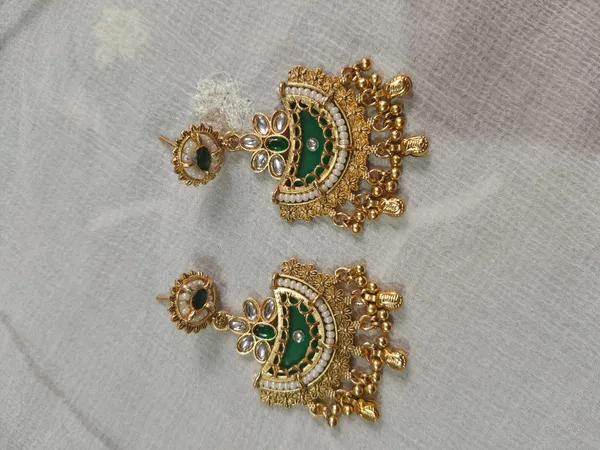 Gold_Tone_Green_Stone_Bridal_Jewellery_Set_for_Women