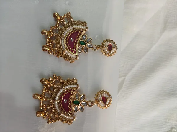 Gold_Tone_Kundan_Style_Jewellery_Set_With_Maang_Tikka_For_Women