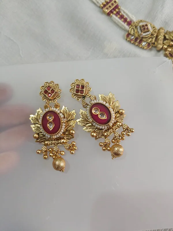 Gold_Tone_Maroon_Stone_Pearl_Necklace_Set_For_Women