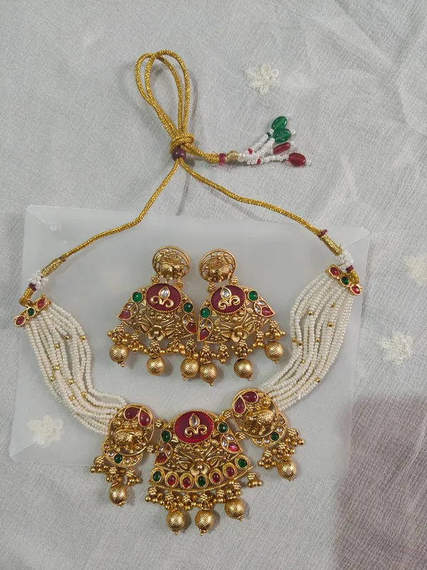Gold_Tone_Stone_Studded_Necklace_And_Earrings_Set