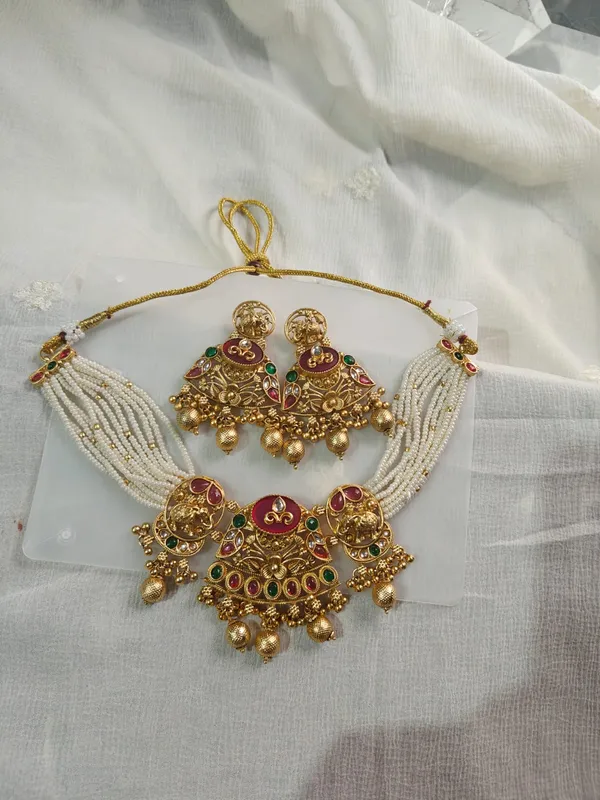 Gold_Tone_Stone_Studded_Necklace_And_Earrings_Set