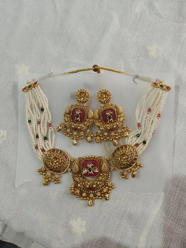 Gold-Tone_Pearl_Traditional_Necklace_Set_for_Women