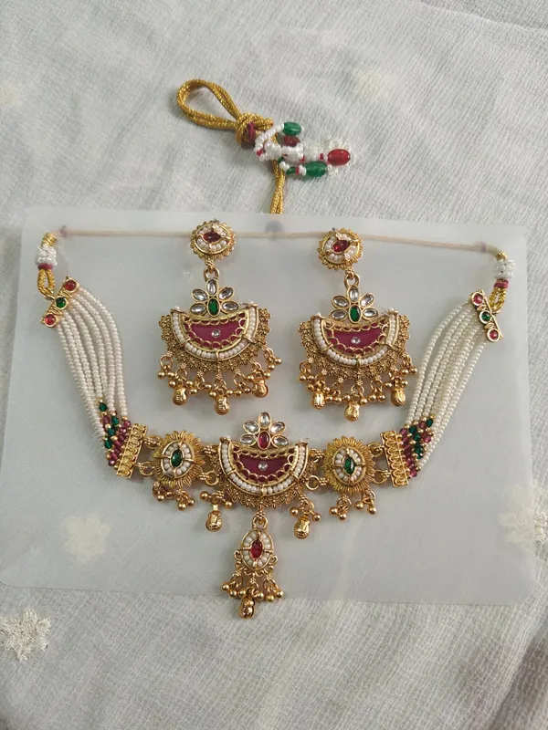 Gold_Tone_Kundan_Style_Jewellery_Set_With_Maang_Tikka_For_Women