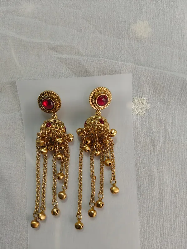 Gold-Tone_Red_Stone_Jhumka_Earrings_for_Women