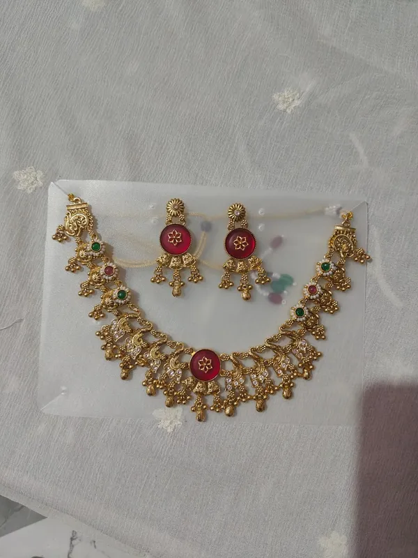 Gold_Tone_Traditional_Necklace_Set_for_Women