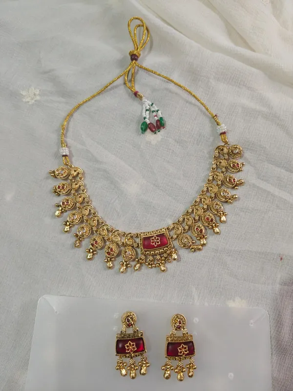 Gold_Tone_Maroon_Stone_Necklace_And_Earrings_Set