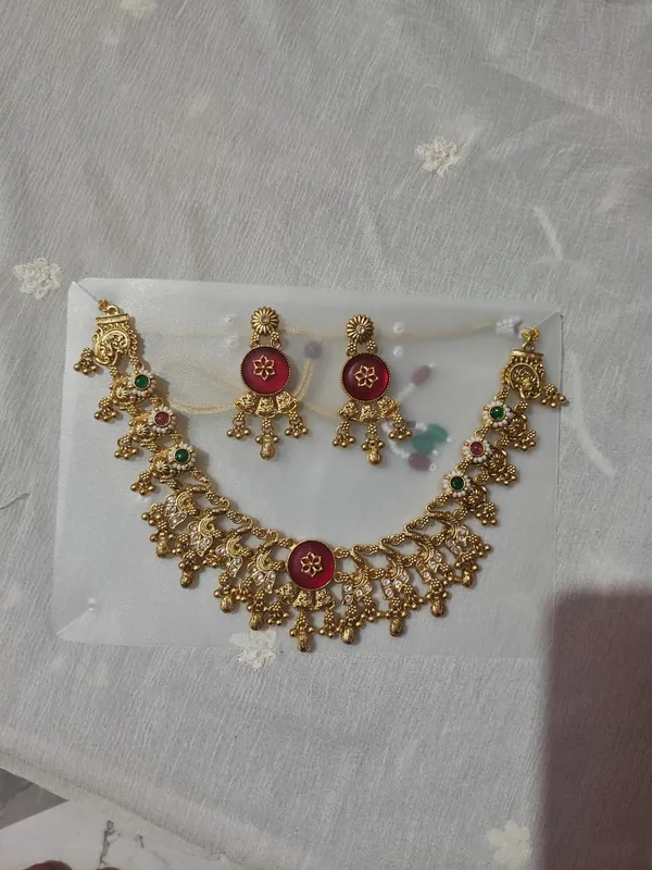 Gold_Tone_Traditional_Necklace_Set_for_Women
