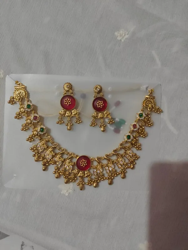 Gold_Tone_Traditional_Necklace_Set_for_Women