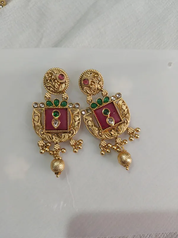 Gold_Tone_Traditional_Necklace_And_Earrings_Set