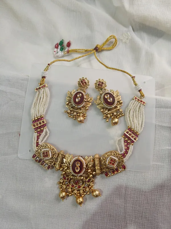 Gold_Tone_Maroon_Stone_Pearl_Necklace_Set_For_Women