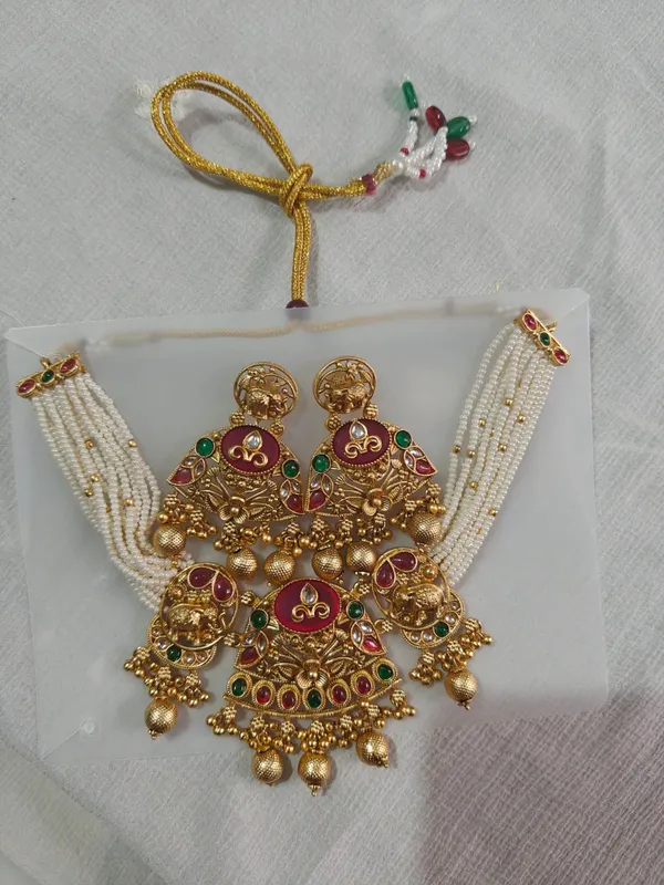 Gold_Tone_Stone_Studded_Necklace_And_Earrings_Set