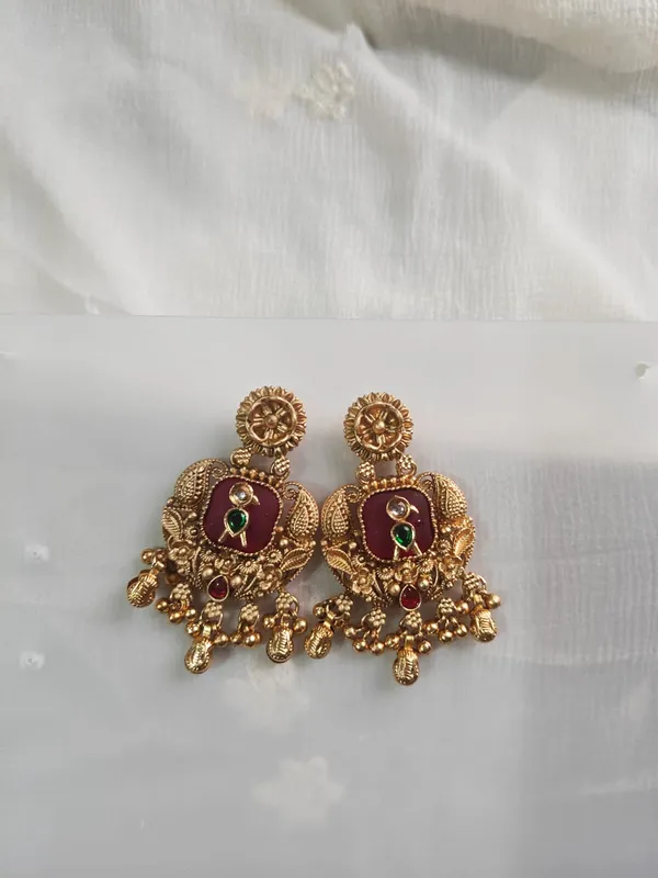 Gold-Tone_Pearl_Traditional_Necklace_Set_for_Women