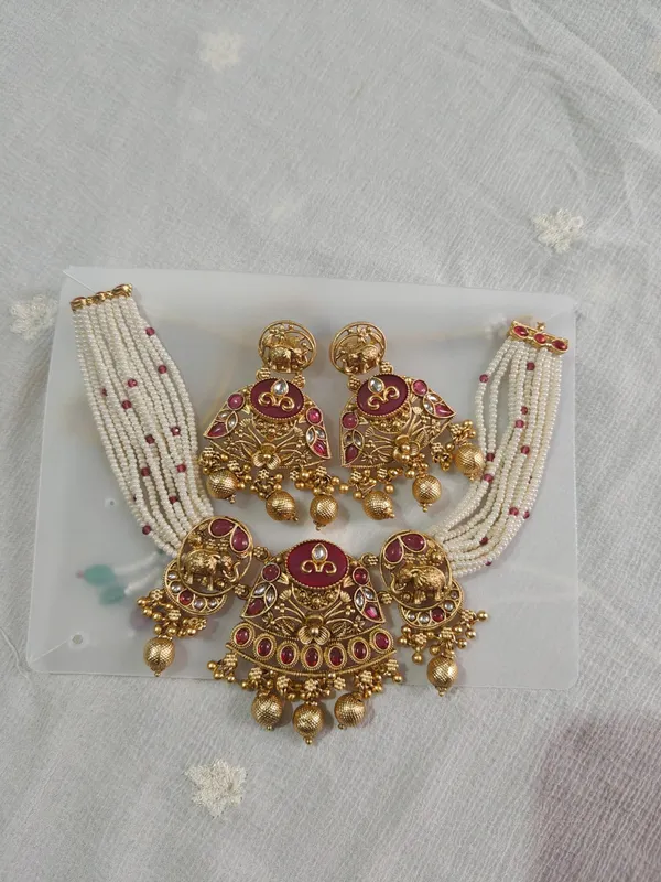 Gold_Tone_White_Beaded_Necklace_Set_With_Earrings_for_Women