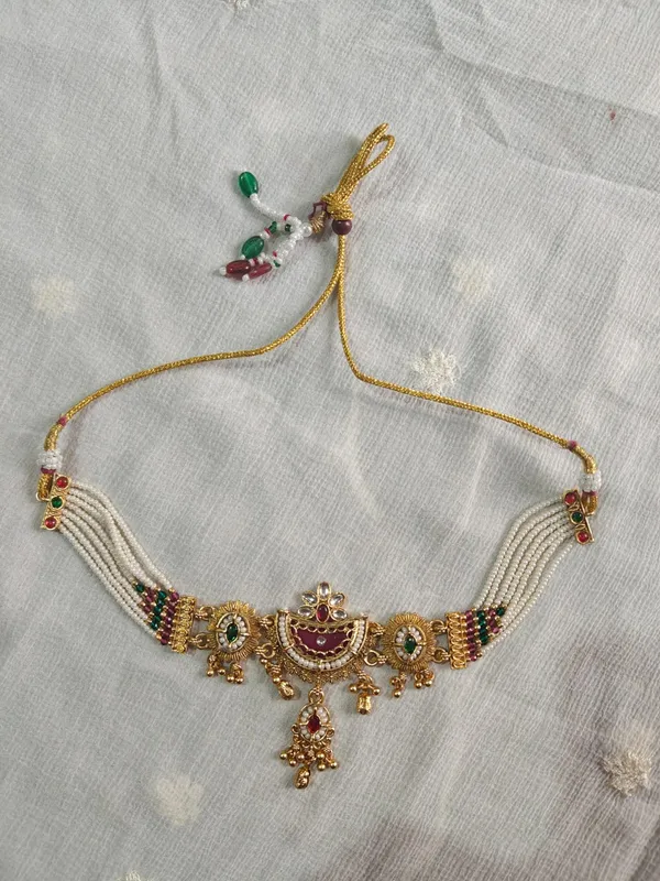 Gold_Tone_Kundan_Style_Jewellery_Set_With_Maang_Tikka_For_Women